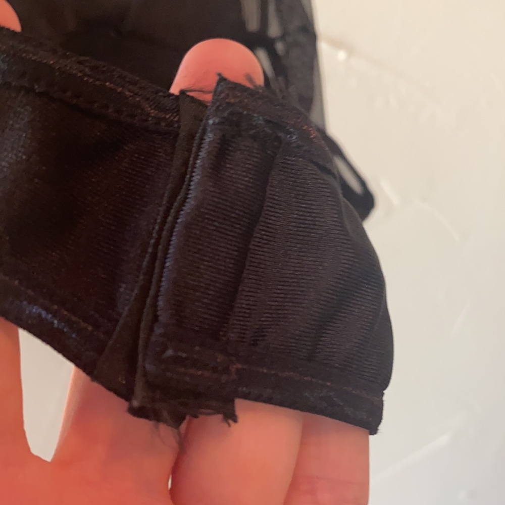 Black thong onzie with wired bra - Picture 6 of 7